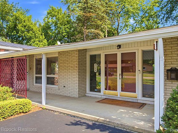 2nd image of 3159 Middlebury Ln