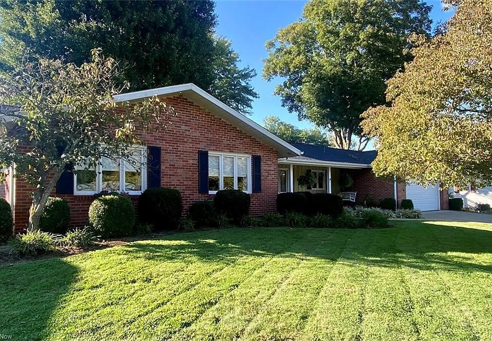 1st image of 207 Lee Ave