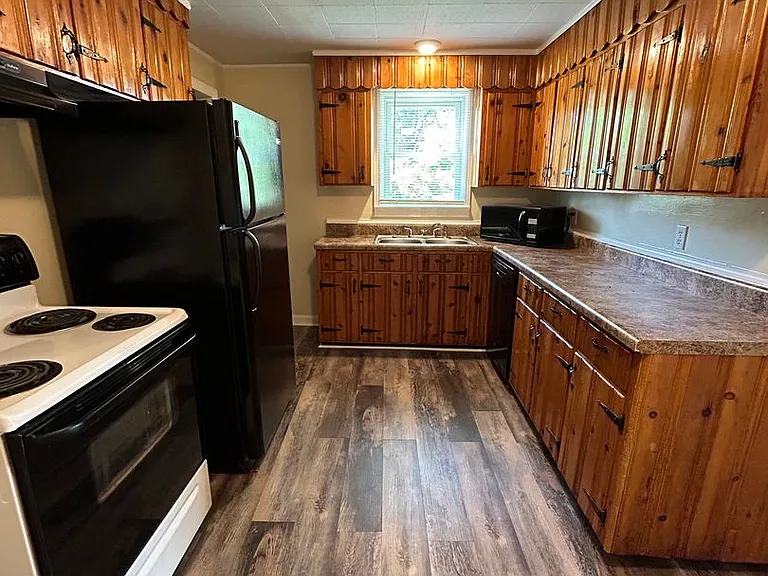 611 Woodvale Ave — Photo 6