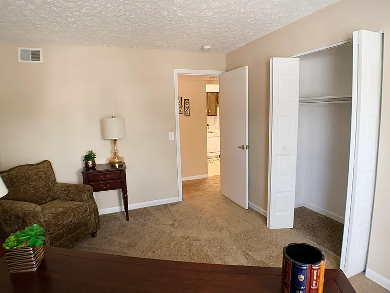 Knobs Pointe Apartments — Photo 38