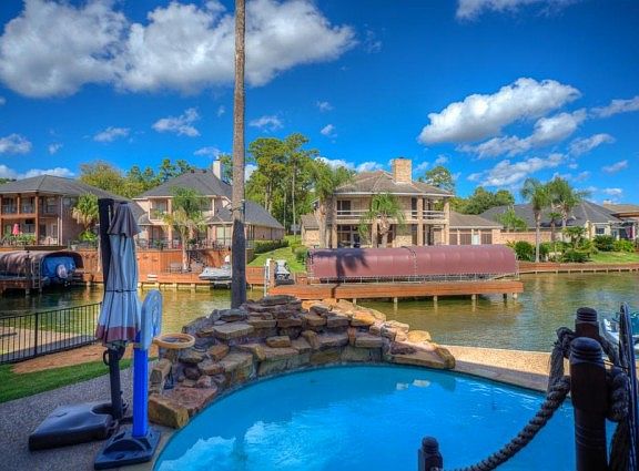 4th image of 3817 Treasure Island Dr