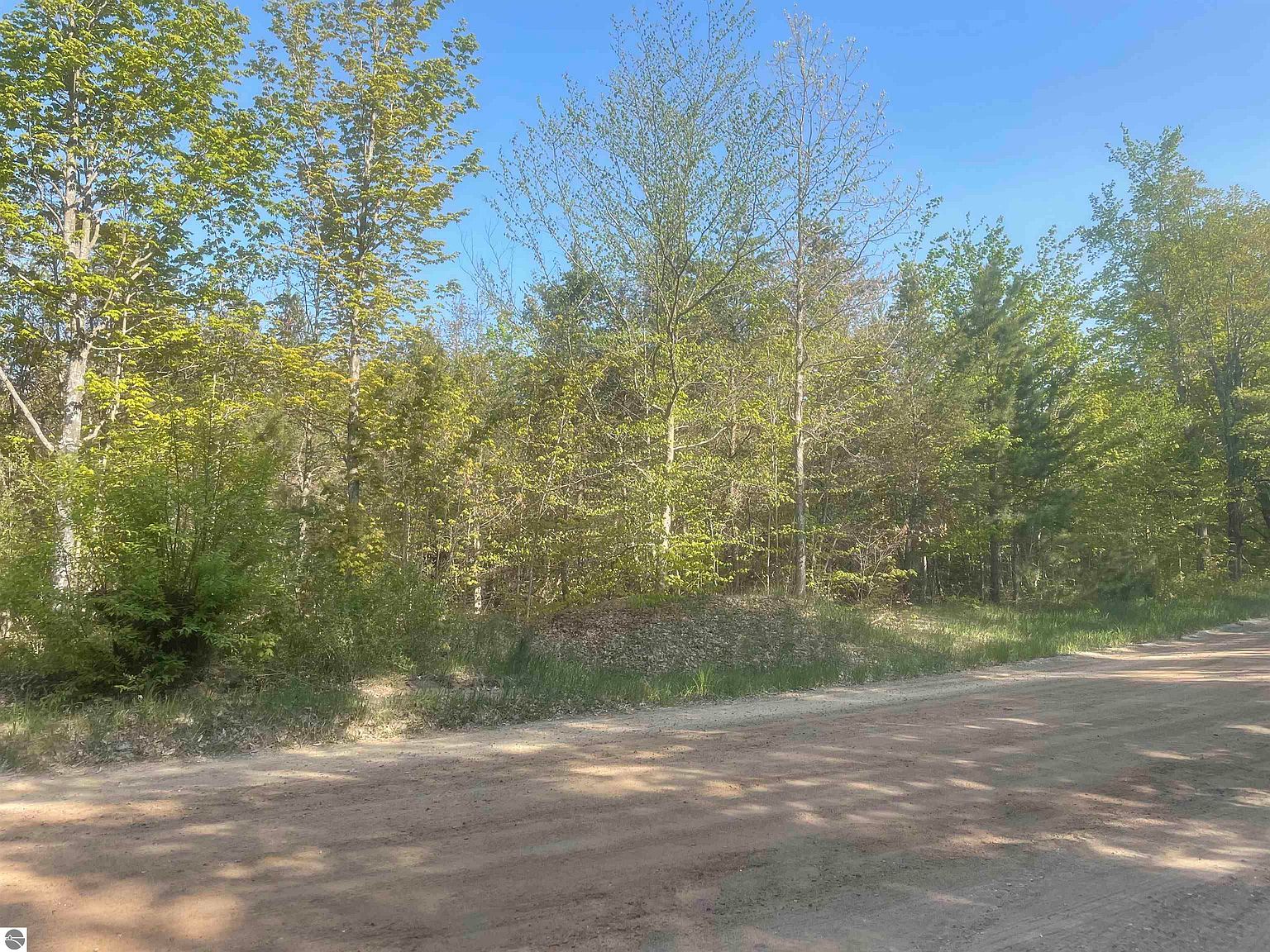 878 E Betsie River Rd, Interlochen, MI 49643 MLS 1909400 Zillow