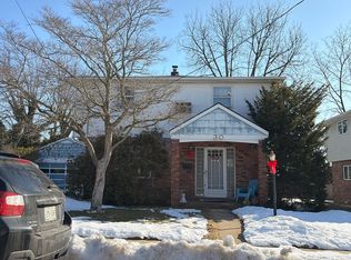 30 Marwood Rd S, Port Washington, NY 11050