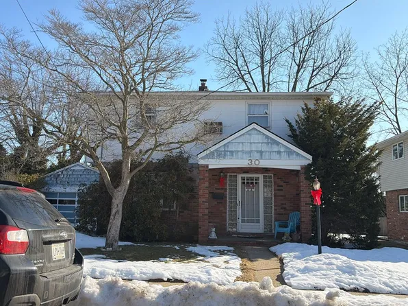 30 Marwood Rd S, Port Washington, NY 11050