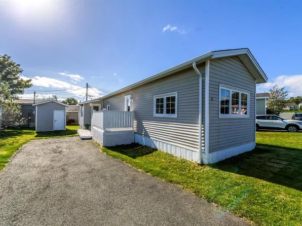 18 Meadowbrook Park Road, St. John's, NL A1S1G1