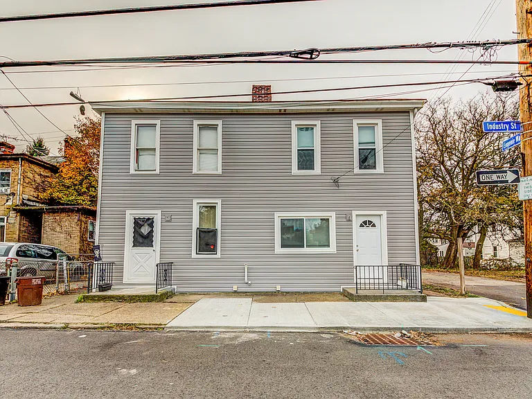 714 Industry St — Photo 2