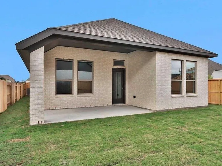 303 Eileen Dr — Photo 16