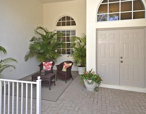 2nd image of 987 Crestview Cir