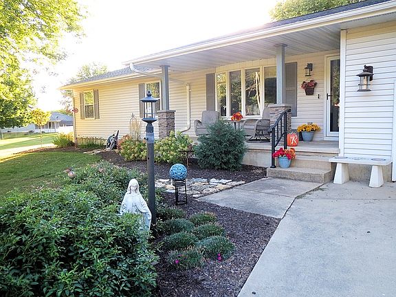 2nd image of 112 W Hughes St
