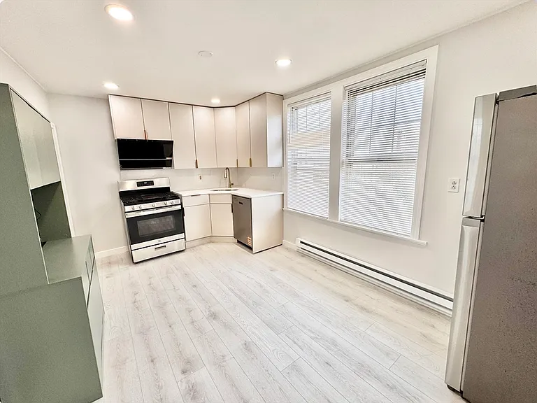 739 Parker St #3 — Photo 2
