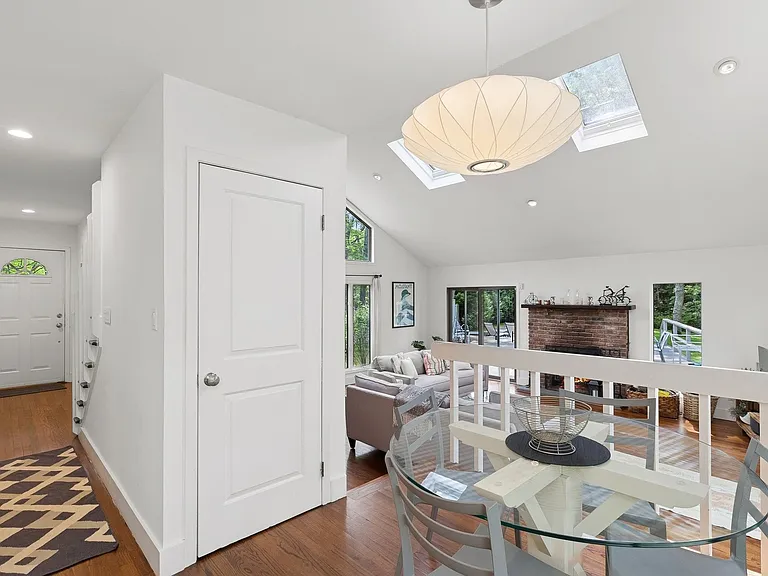 31 Montauk Ave — Photo 8