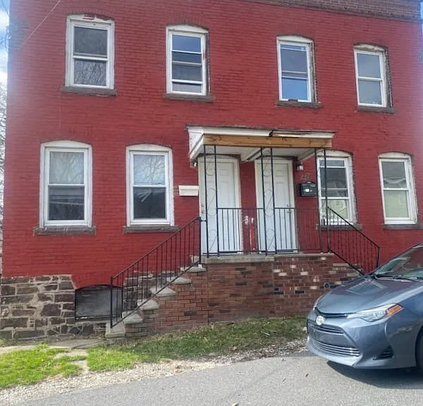 27 Oakwood Ln — Photo 1