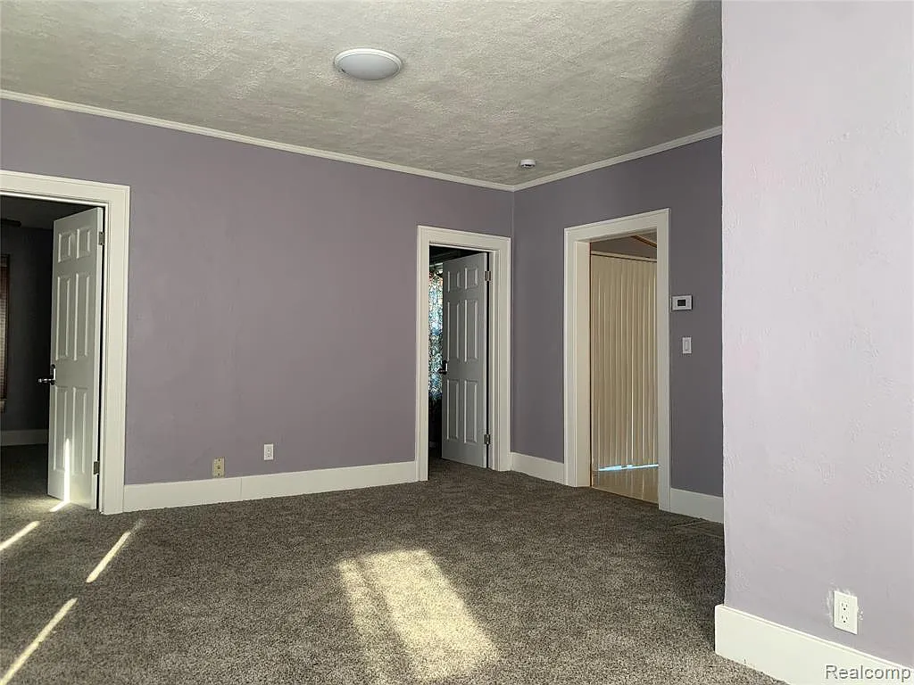 3 bed, 1.0 bath, 1150 sqft, $1,600 — Photo 2