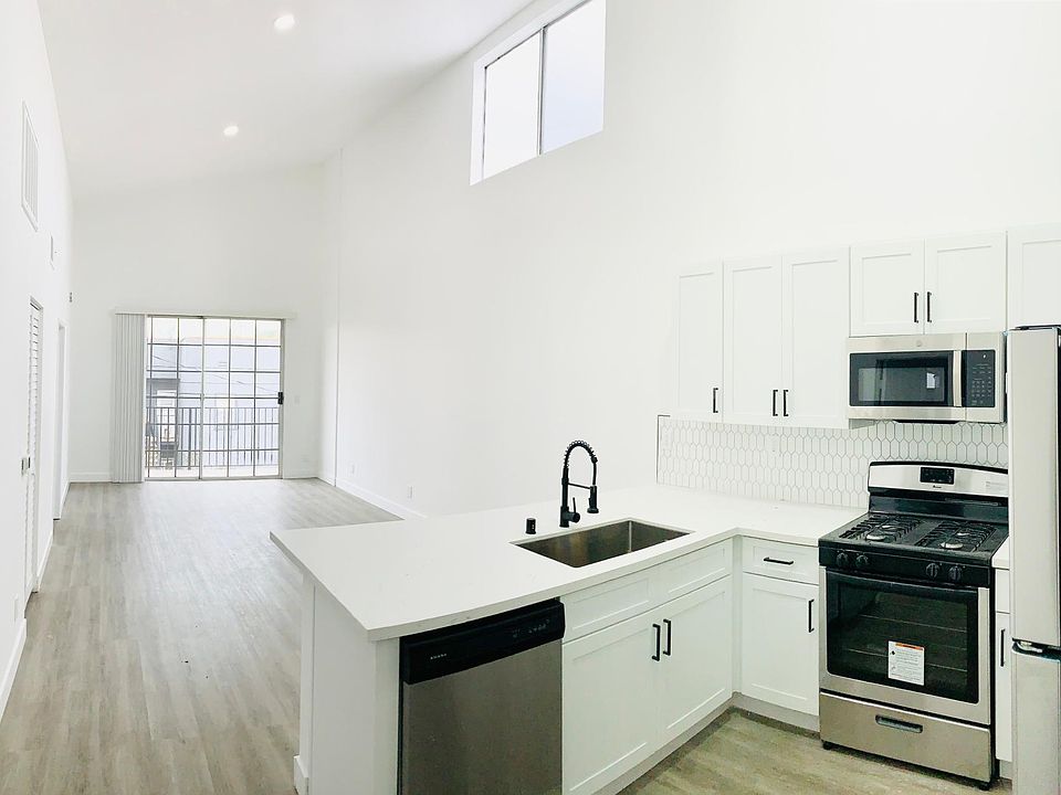 1st image of 621 N Bronson Ave #101