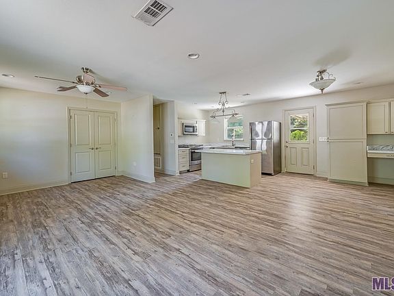3rd image of 1321 Benton Ln
