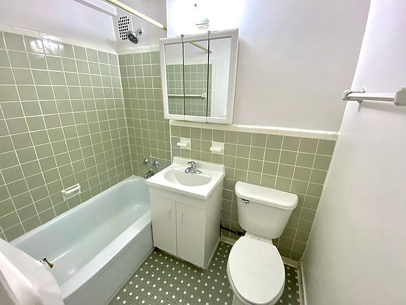 4th image of 117 E 37th St APT 2B