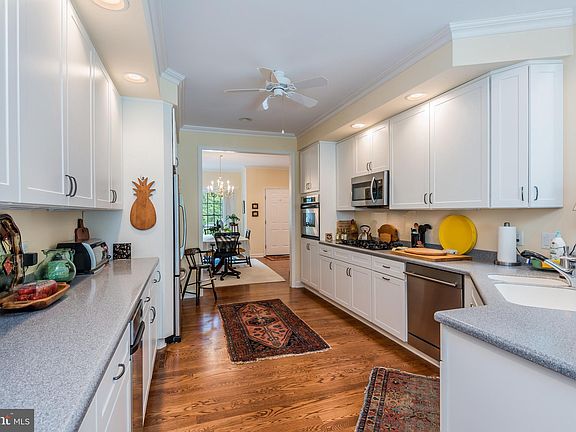 2nd image of 14 Crain Cir