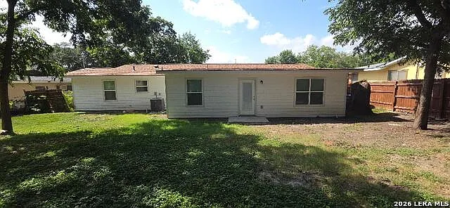 4 bed, 2.0 bath, 1300 sqft, $2,000 — Photo 3
