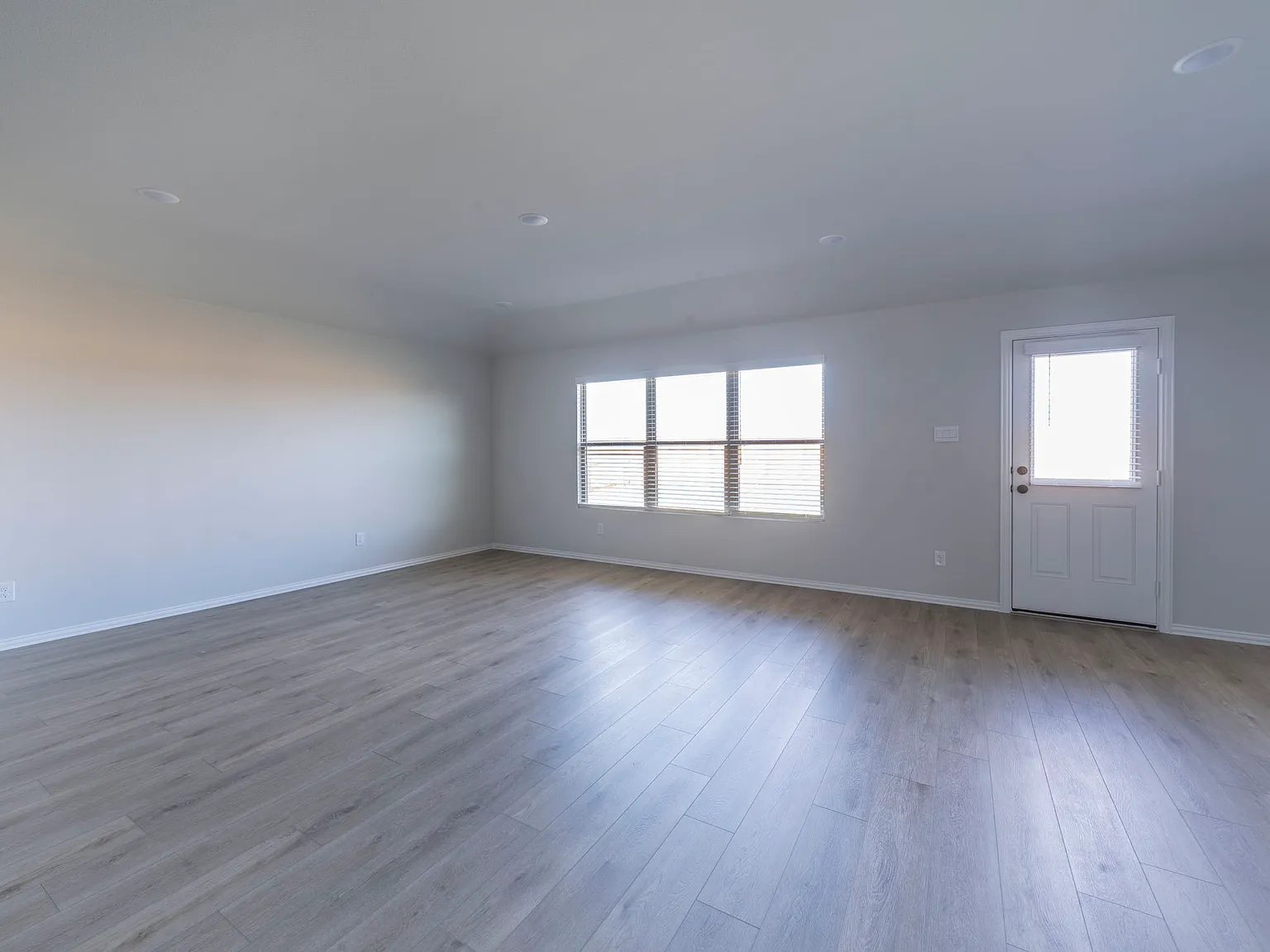 4 bed, 2000 sqft, $2,149 — Photo 2