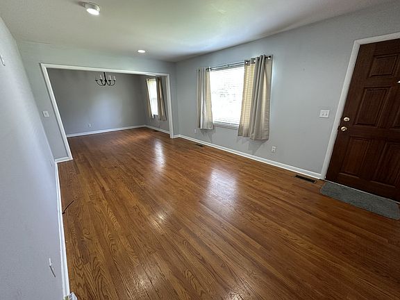 3rd image of 106 Enden Ave