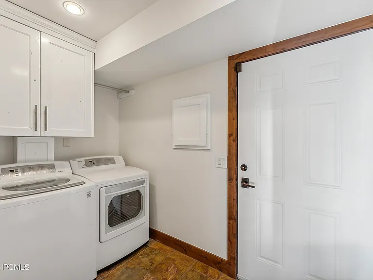 7240 Buckboard Dr — Photo 21