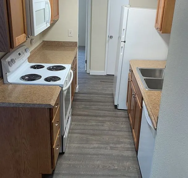 1120 Randall St — Photo 1