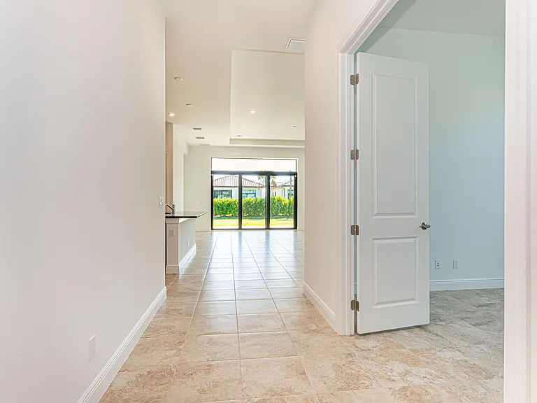 9155 SW Esule Way — Photo 3