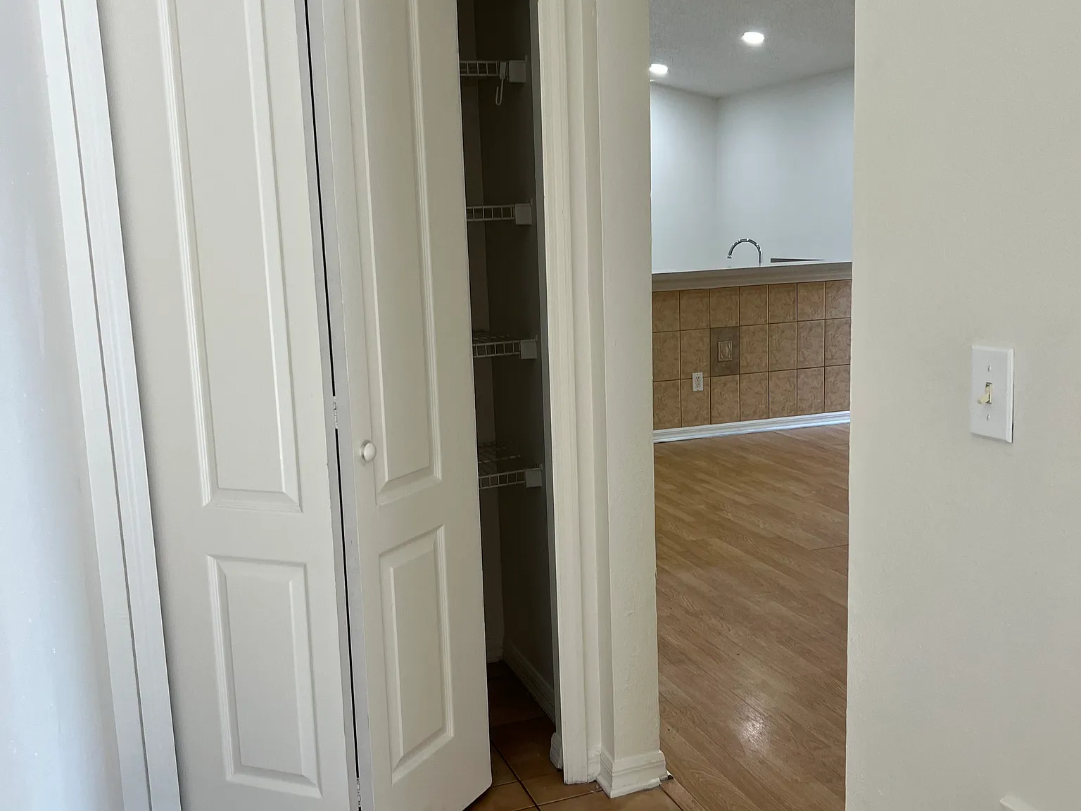 3 bed, 1195 sqft, $2,200 — Photo 3
