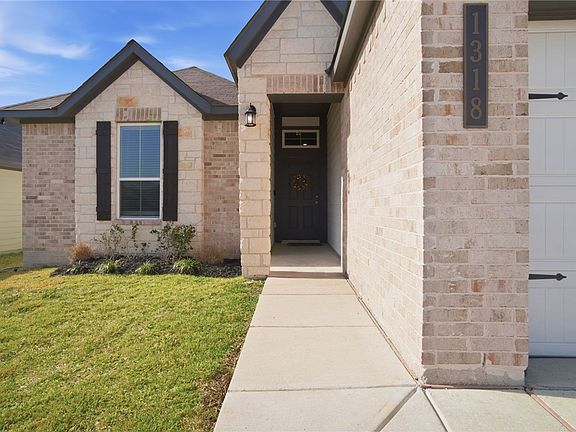 2nd image of 1318 Kingsgate Dr