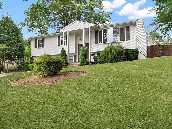 2nd image of 15 Barbara Ann Dr