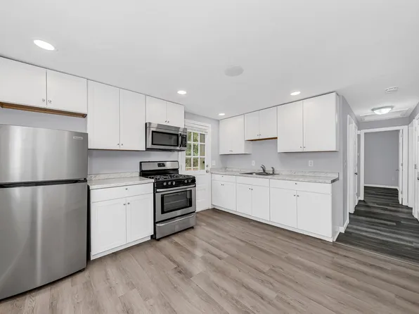 62 Hollis St #62, Lowell, MA 01852