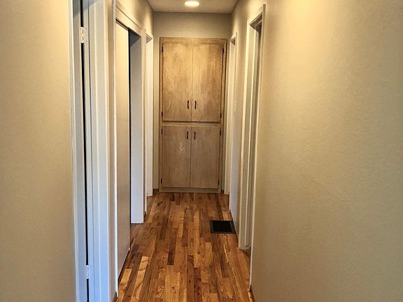 Hallway to bedrooms