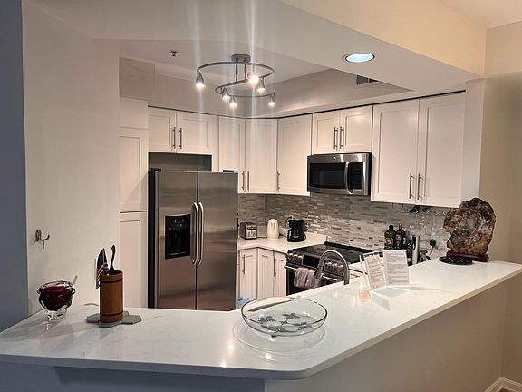 5th image of 1314 Garden Wall Cir APT B