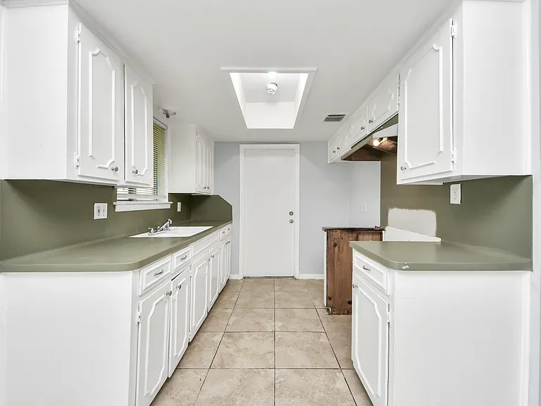 3806 Charriton Dr — Photo 7