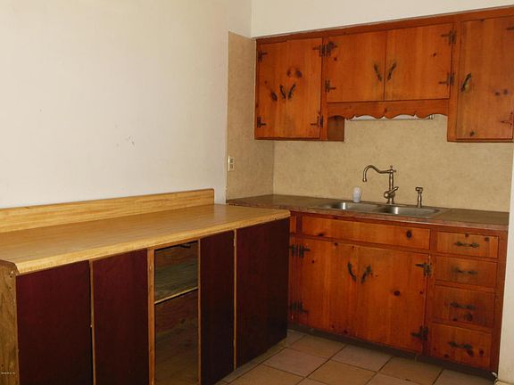 3rd image of 1205 NE 32nd Pl