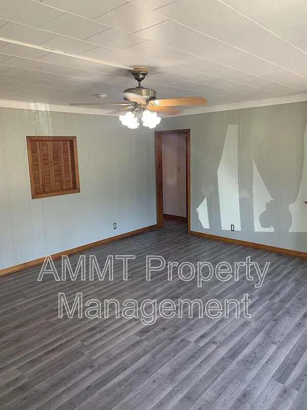 3 bed, 1.0 bath, 1064 sqft, $1,500 — Photo 3