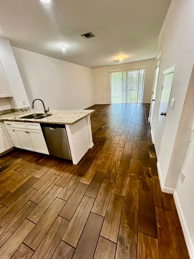 3 bed, 2.5 bath, 1578 sqft, $2,775 — Photo 4