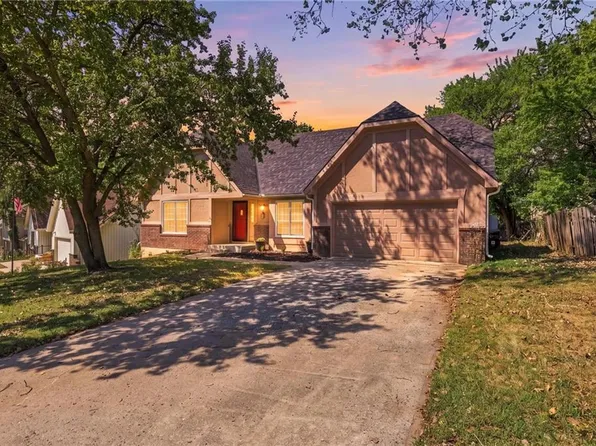 11800 W 99th Ter, Overland Park, KS 66214