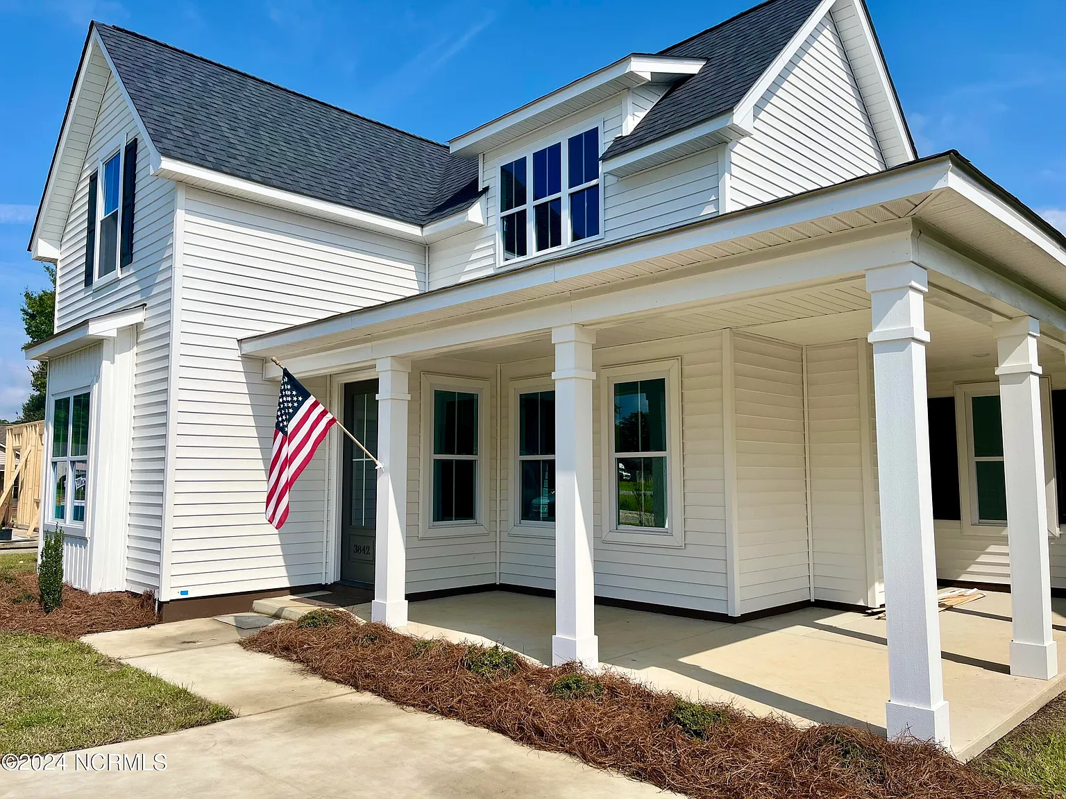 4 bed, 3.0 bath, 2300 sqft, $2,350 — Photo 2