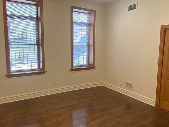 5th image of 2055 N Sheffield Ave APT 1R