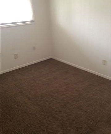 5th image of 643 Dalton St