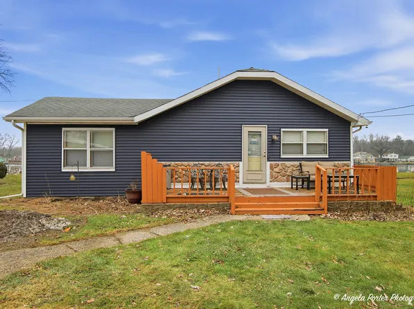 1614 River Terrace Dr, Johnsburg, IL 60051