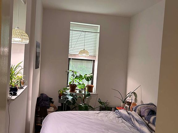 4th image of 423 E 83rd St