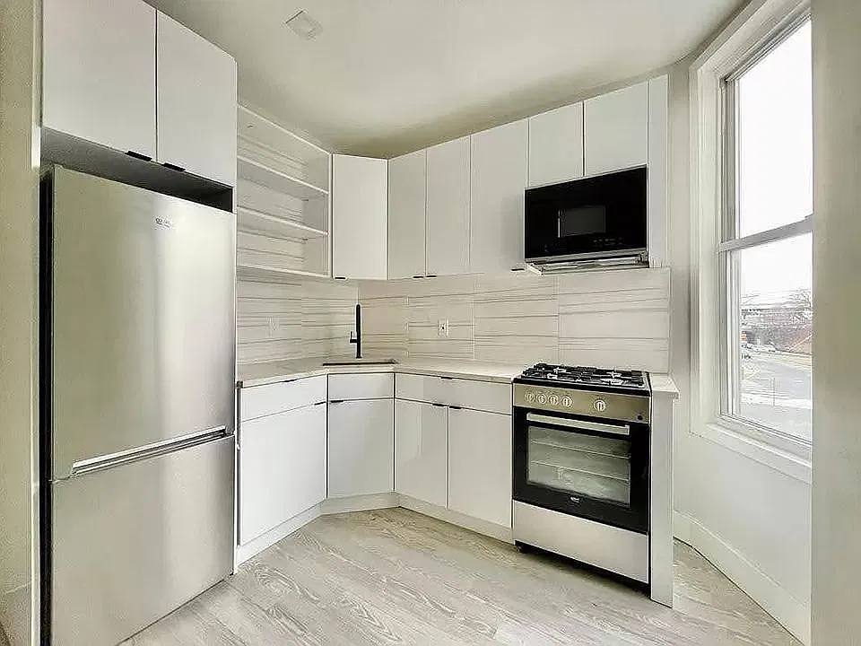 88 Wallis Ave — Photo 2