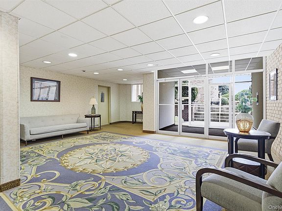 5th image of 30 Daley Place #136