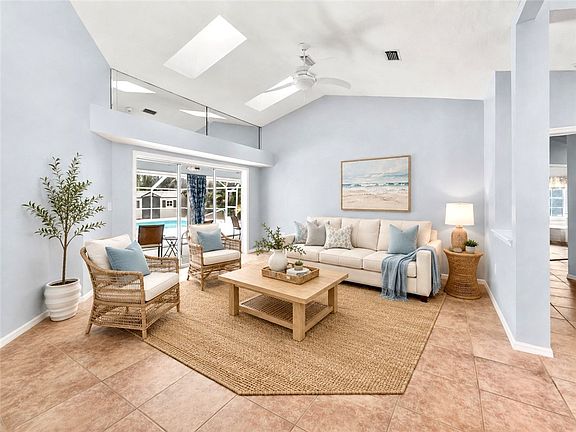 4th image of 738 Periwinkle Dr