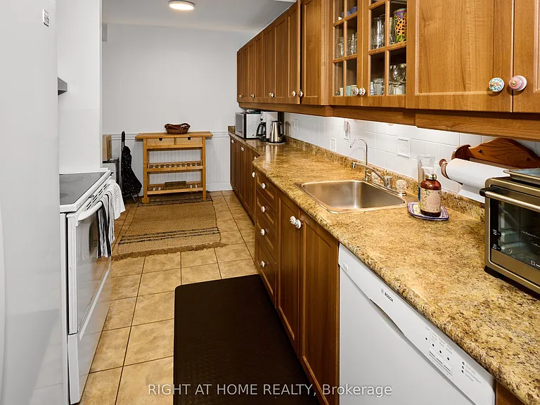 1535 Lakeshore Rd E #808 — Photo 9