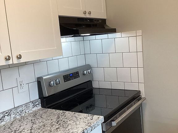 3rd image of 550 13th Pl APT 2