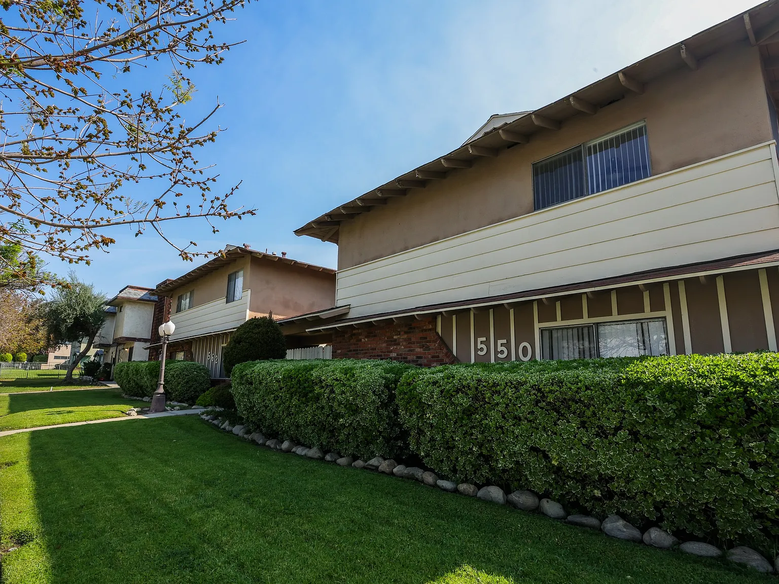 Silverwood Apartments (538,550,562) — Photo 2
