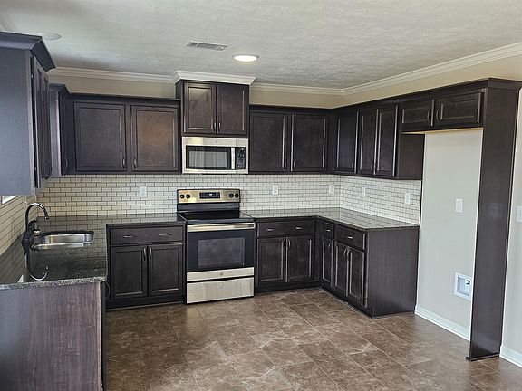 3rd image of 3135 Easton Dr